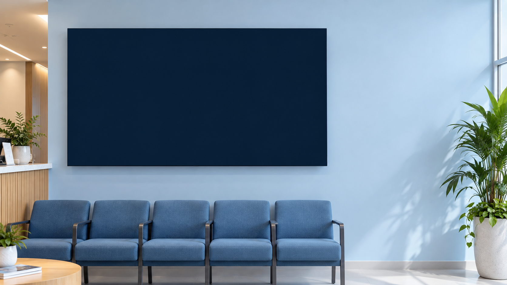 Recepção moderna com TV sem marca na parede; as chamadas do tablet aparecem nesta tela
